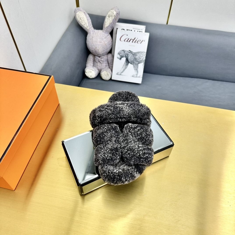 H**mes slippers